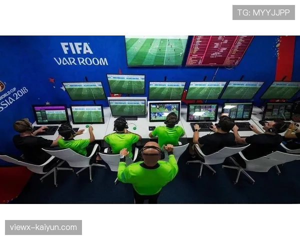 VAR技术升级提案讨论：增加对于禁区内疑似犯规的、发生在肋部区域的回看权重