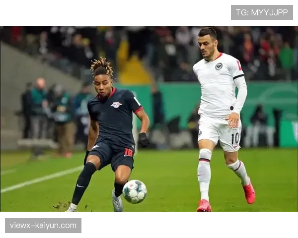 聚焦：年仅19岁的法兰克福小将克瑙夫首次戴上队长袖标